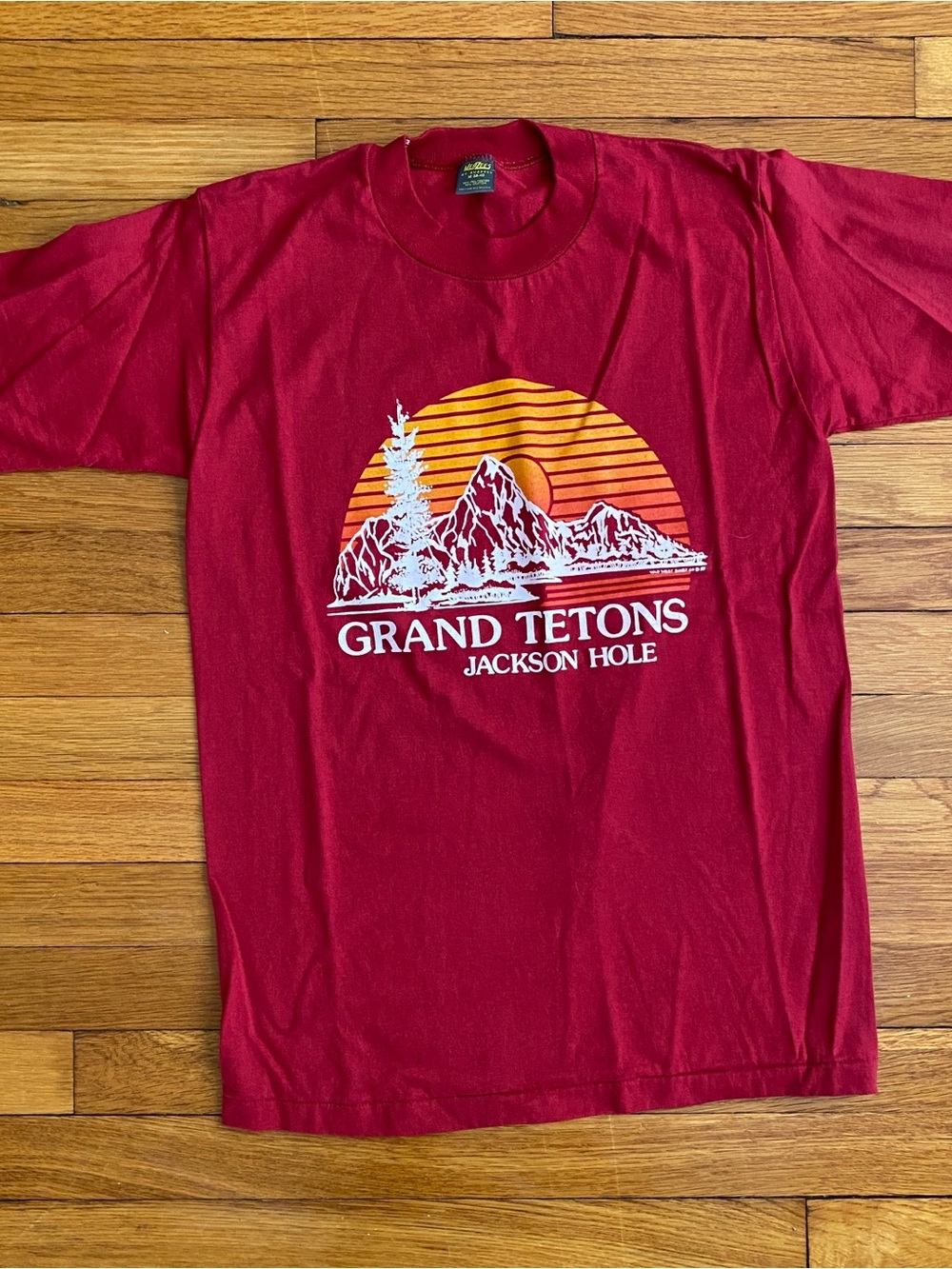 Vintage Grand Tetons Jackson Hole Sunset Graphic T-Shirt - Red